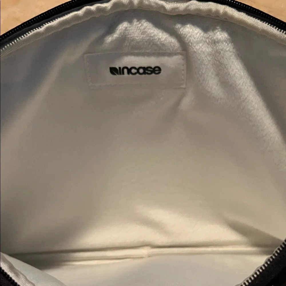Incase Midnight Black Tablet Sleeve
